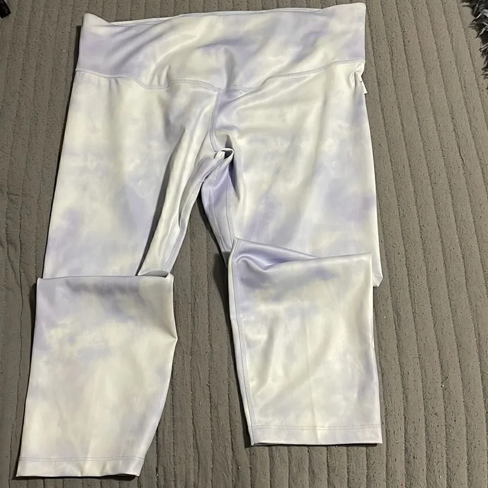 Nike | Plus Size One Icon Clash Cropped - Picture 3 of 4